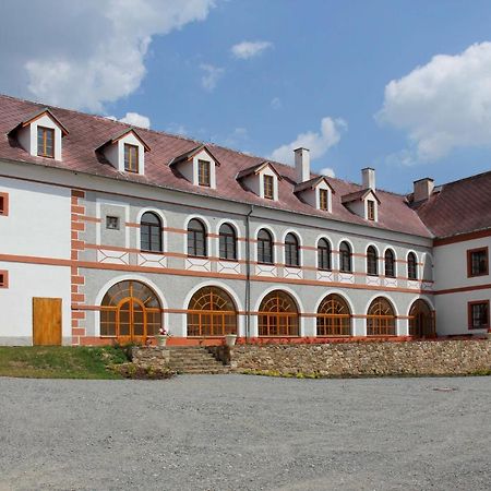 Zamek Liboun Hotel Louňovice pod Blaníkem Kültér fotó