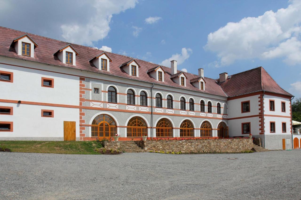 Zamek Liboun Hotel Louňovice pod Blaníkem Kültér fotó