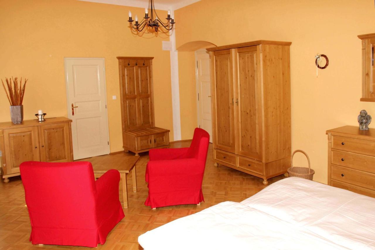 Zamek Liboun Hotel Louňovice pod Blaníkem Kültér fotó