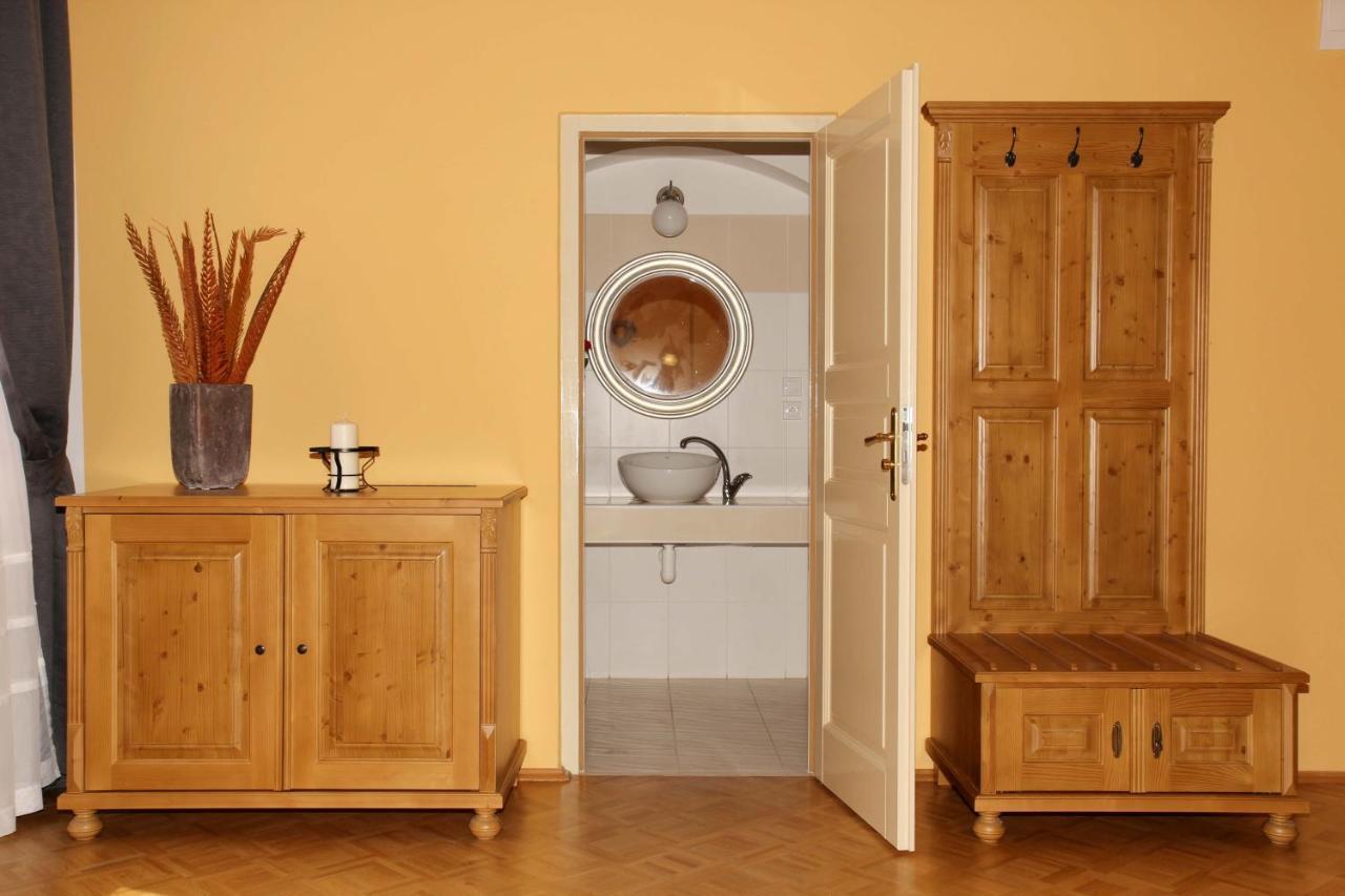 Zamek Liboun Hotel Louňovice pod Blaníkem Kültér fotó