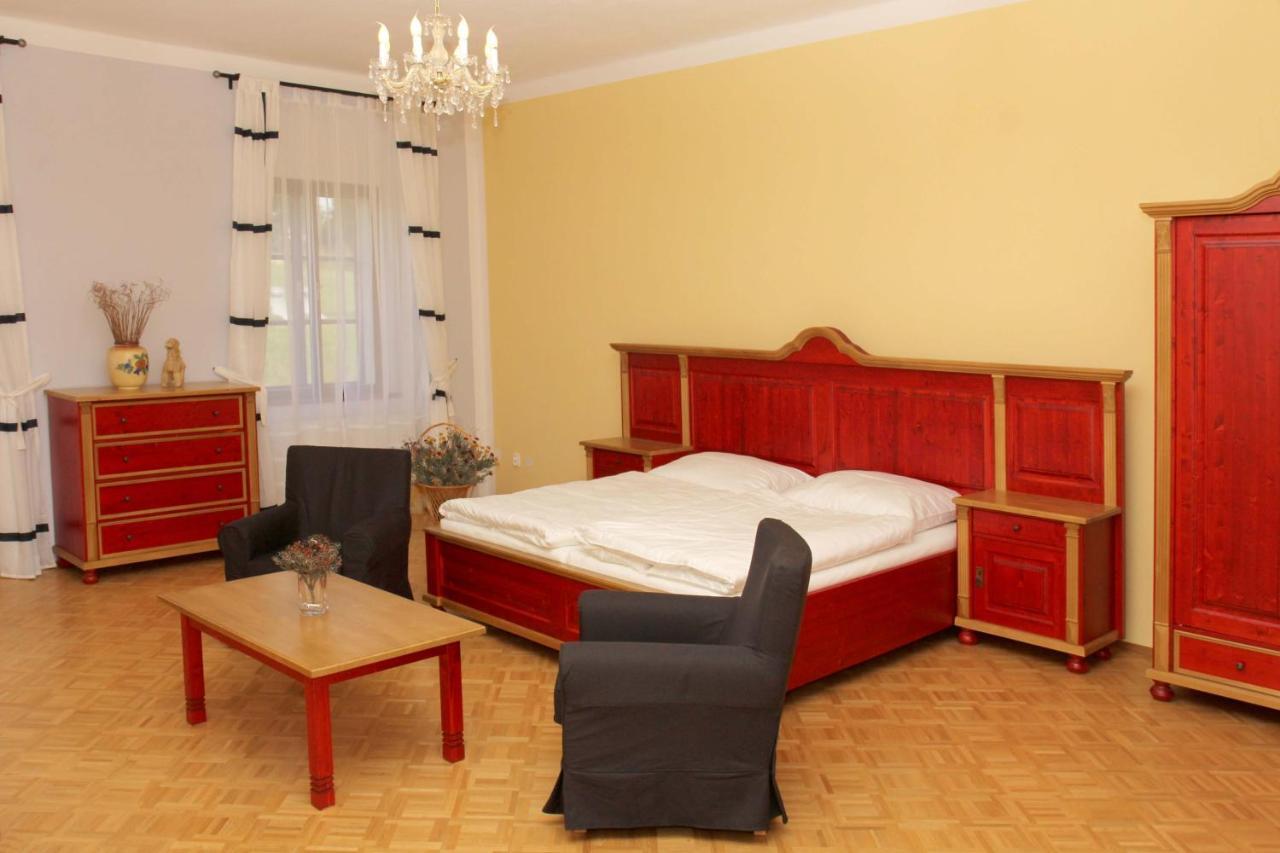 Zamek Liboun Hotel Louňovice pod Blaníkem Kültér fotó