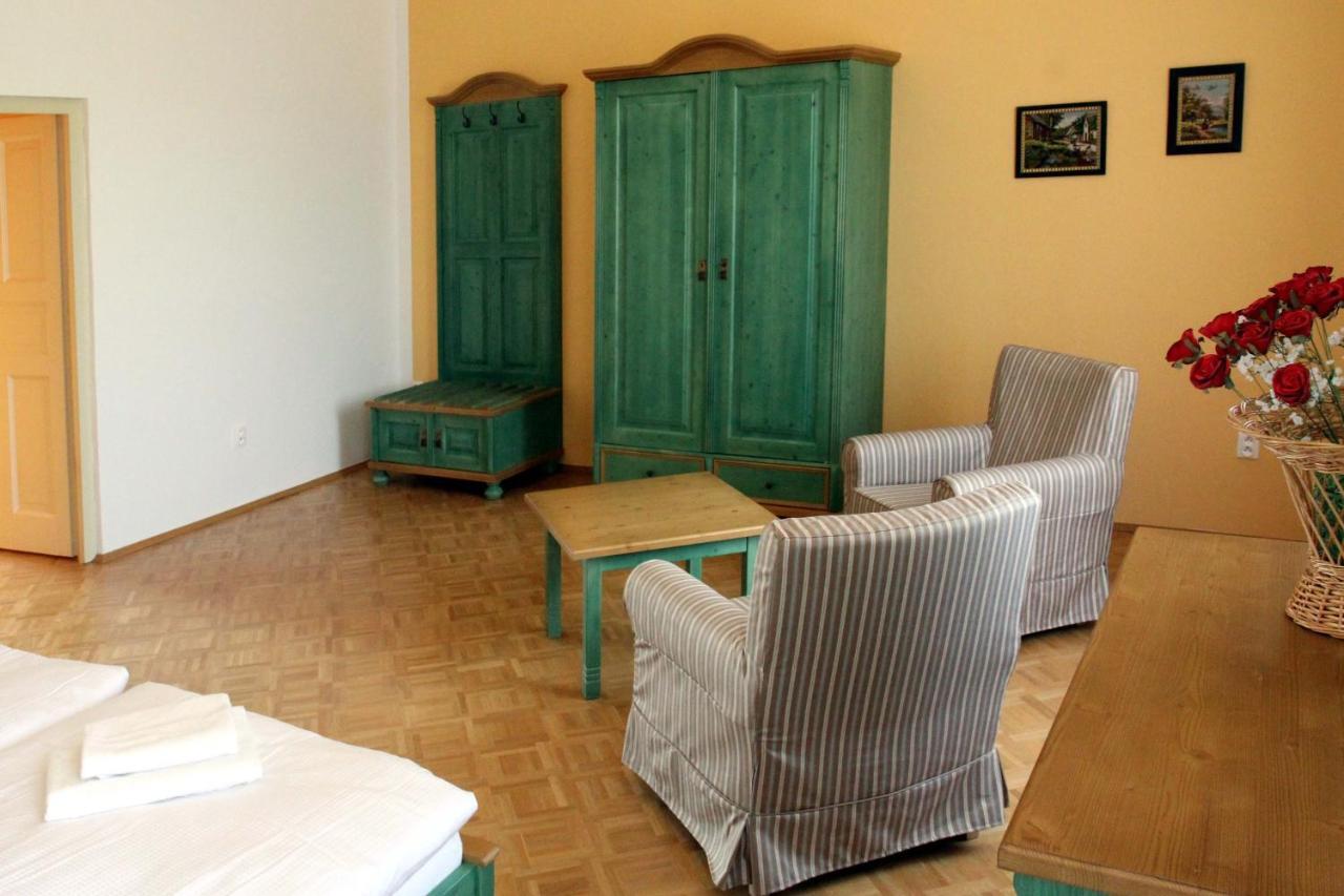 Zamek Liboun Hotel Louňovice pod Blaníkem Kültér fotó
