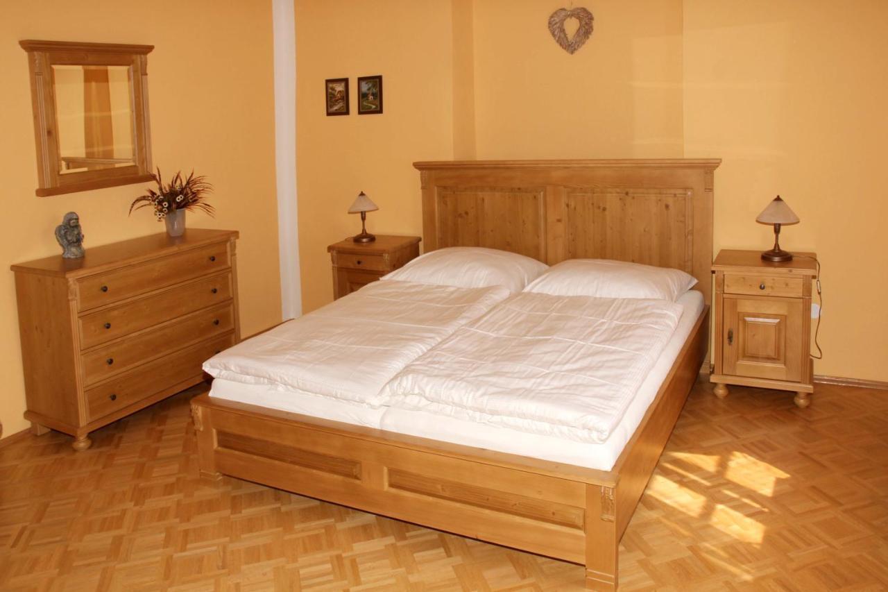 Zamek Liboun Hotel Louňovice pod Blaníkem Kültér fotó