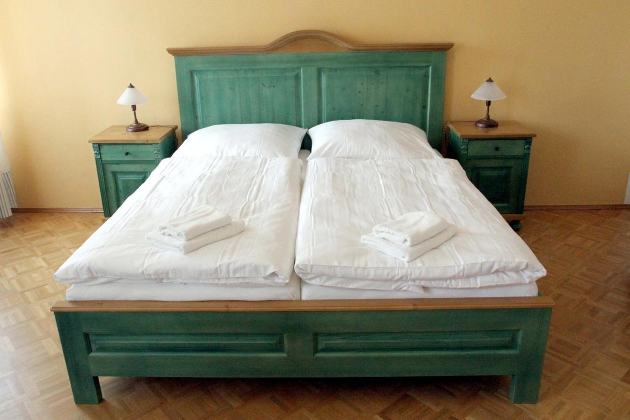 Zamek Liboun Hotel Louňovice pod Blaníkem Kültér fotó