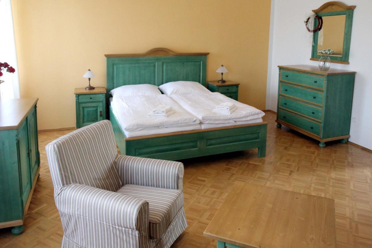 Zamek Liboun Hotel Louňovice pod Blaníkem Kültér fotó