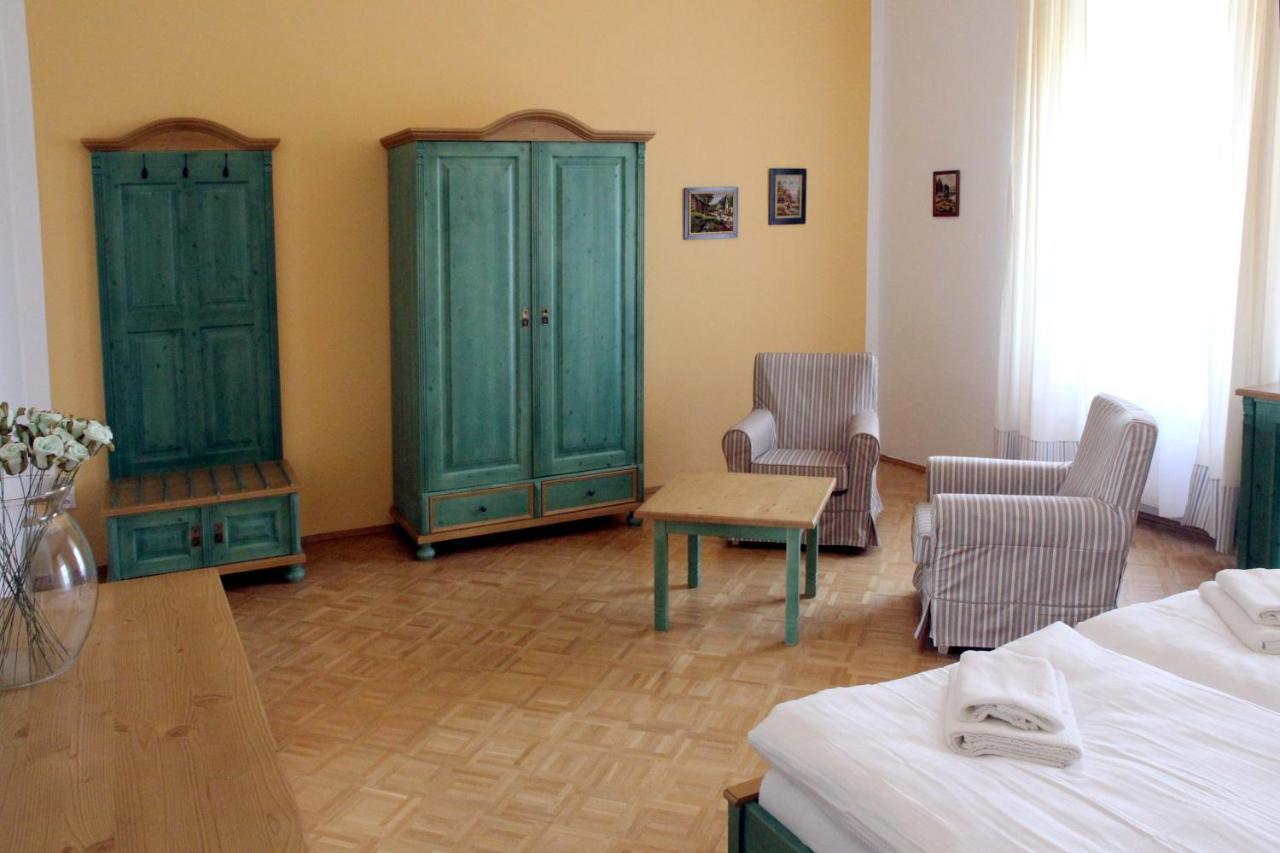 Zamek Liboun Hotel Louňovice pod Blaníkem Kültér fotó
