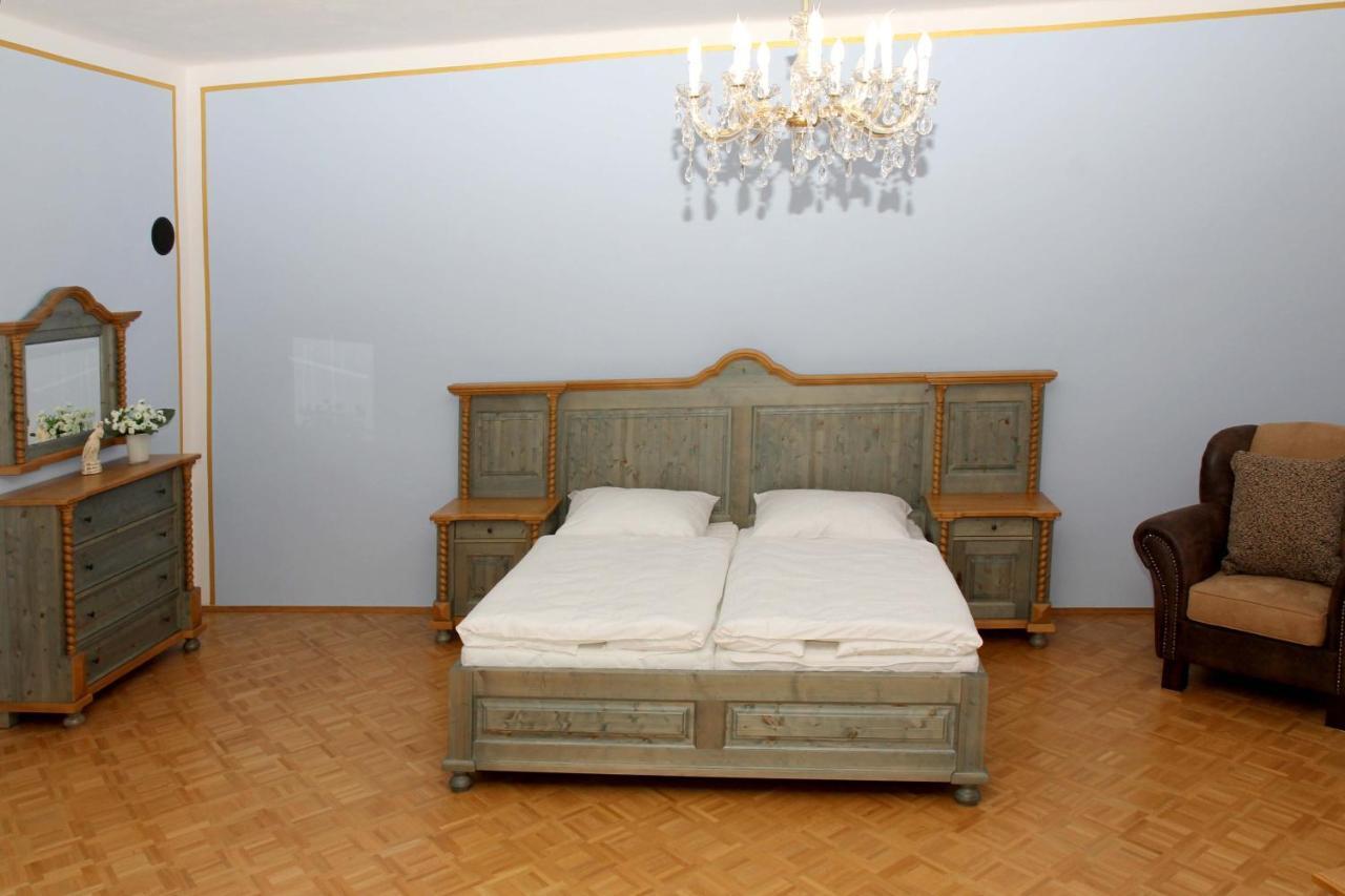 Zamek Liboun Hotel Louňovice pod Blaníkem Kültér fotó