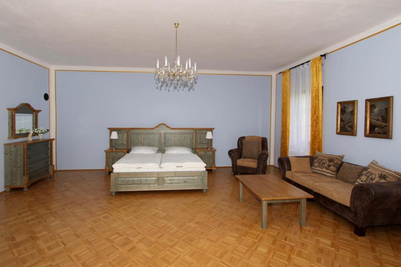 Zamek Liboun Hotel Louňovice pod Blaníkem Kültér fotó